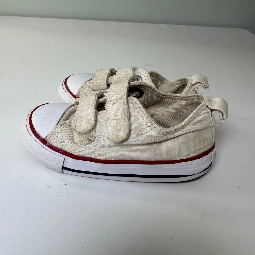 Converse Chuck Taylor All‎ Star 2V Infant Size 6 Cream Canvas Sneakers 769029F